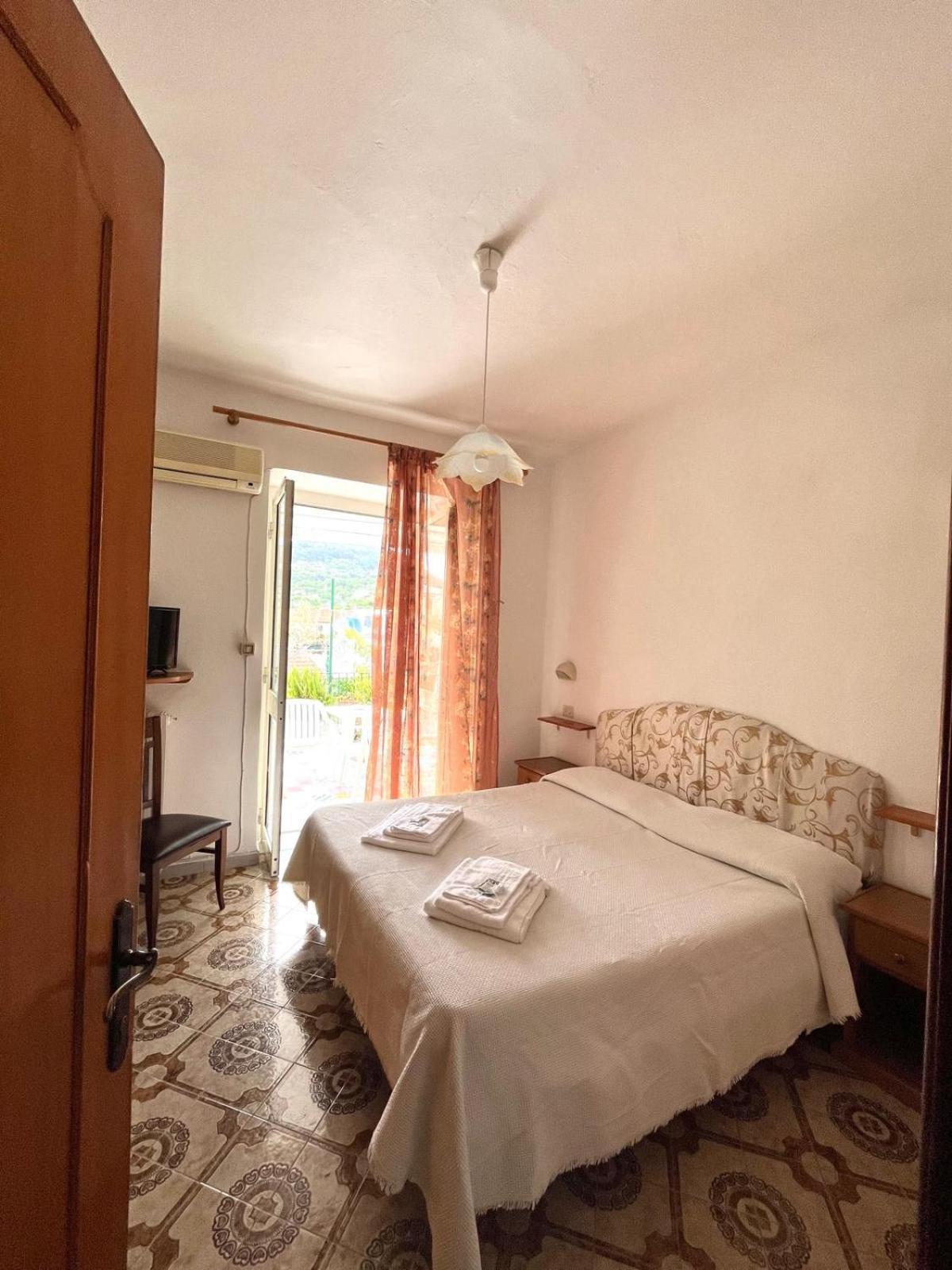 Hotel La Maggioressa Казамиччола-Терме Экстерьер фото