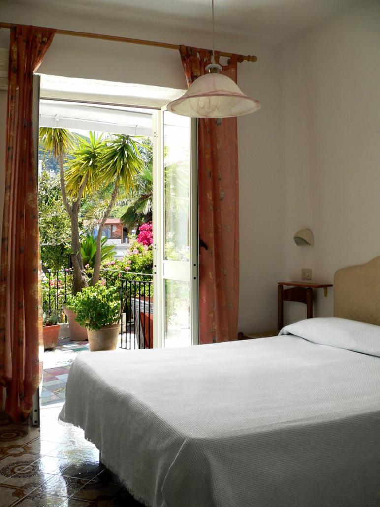 Hotel La Maggioressa Казамиччола-Терме Экстерьер фото
